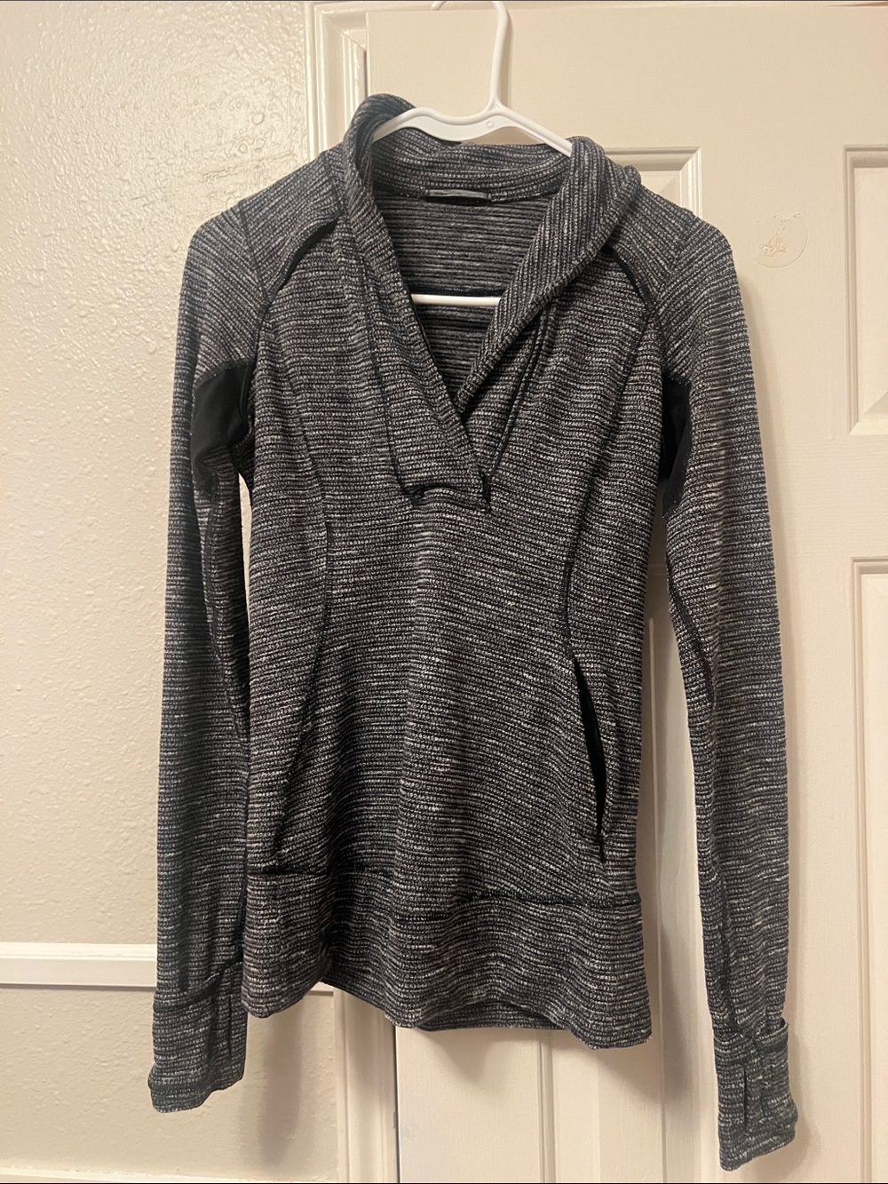 Lululemon think fast 1/4 zipper Pullover Sweater size 4